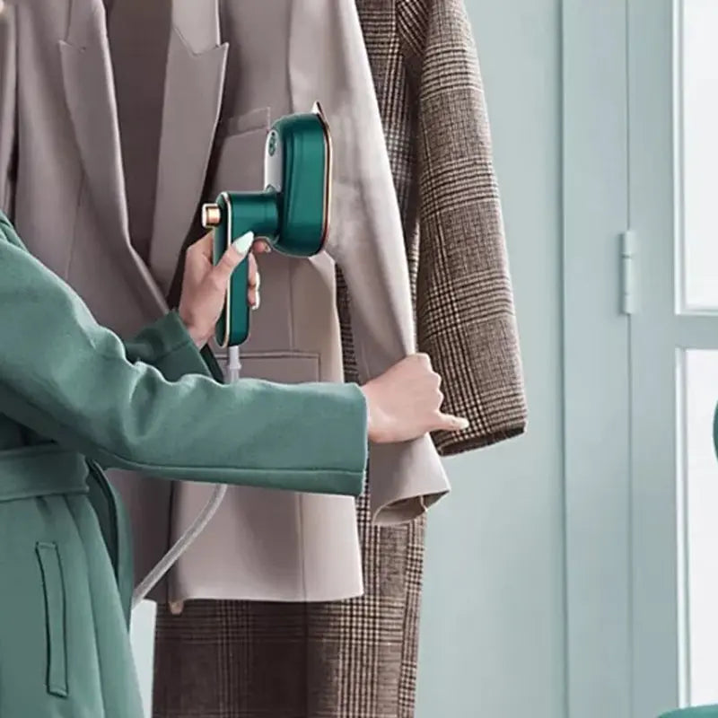 BowLift | Compact 2-in-1 Mini Steam Iron for effortless ironing