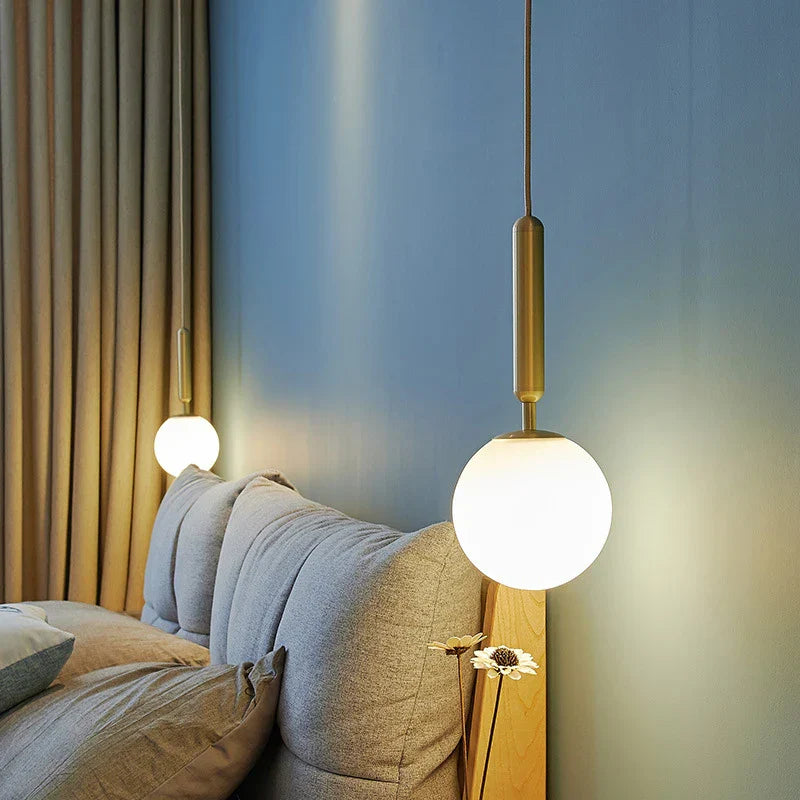 Luxurious pendant lamp in gold – Modern hanging light for staircase or living area | Bowlift