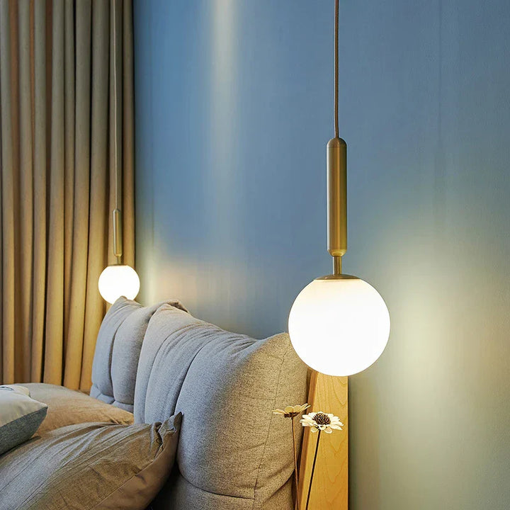 Luxurious pendant lamp in gold – Modern hanging light for staircase or living area | Bowlift
