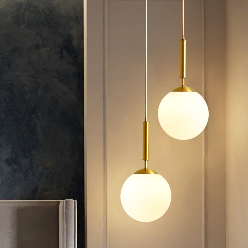 Luxurious pendant lamp in gold – Modern hanging light for staircase or living area | Bowlift