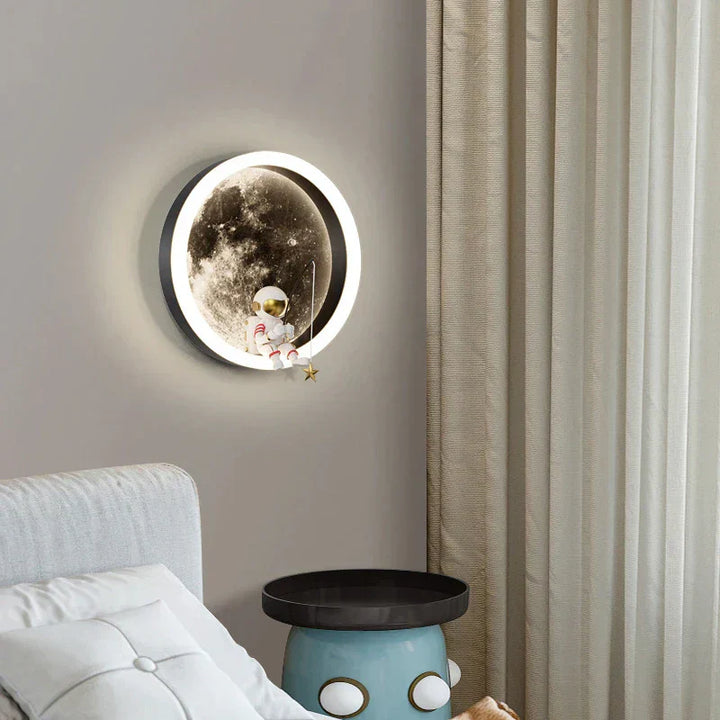 BowLift | LED Wall Lamp Moon Astronaut
