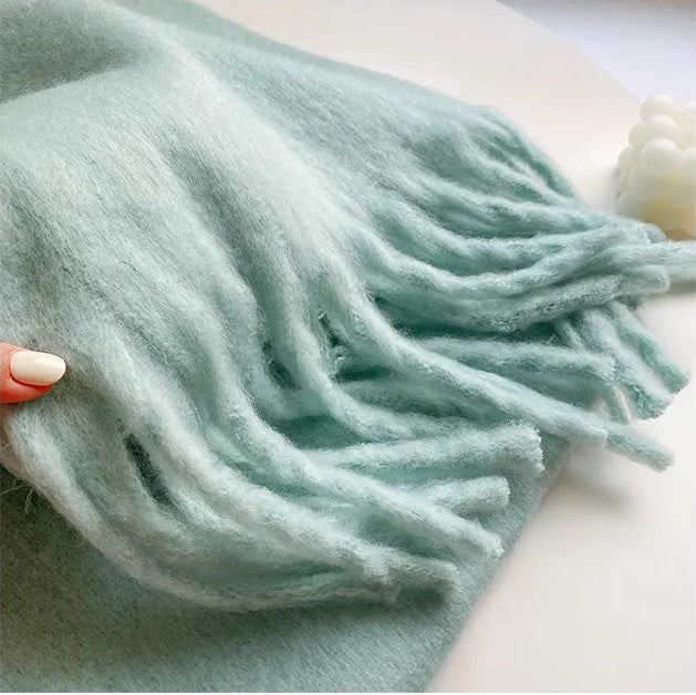 CashmereLuxe Scarf – Elegant and Super Soft Bowlift