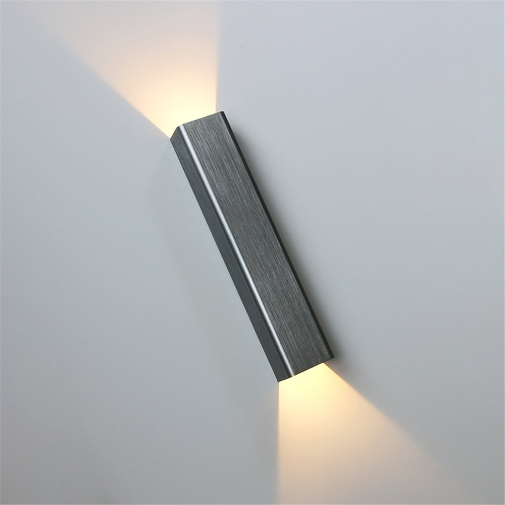 BowLift | BeamLuxe – Sleek Outdoor Lamp for Contemporary Spaces