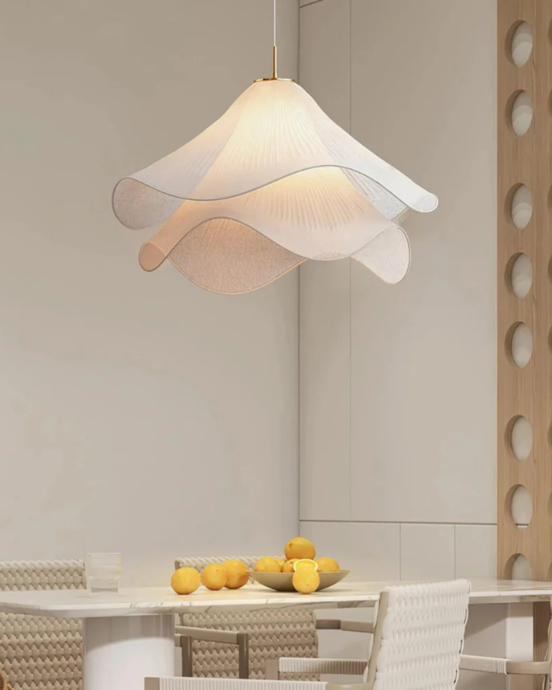 BowLift | Ceiling Lamp with Floral Pattern and Elegant Finish