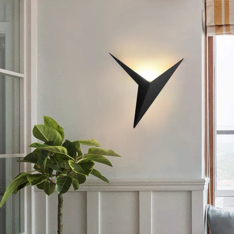 Modern Triangular Wall Lamp - TrigoLux | Bowlift