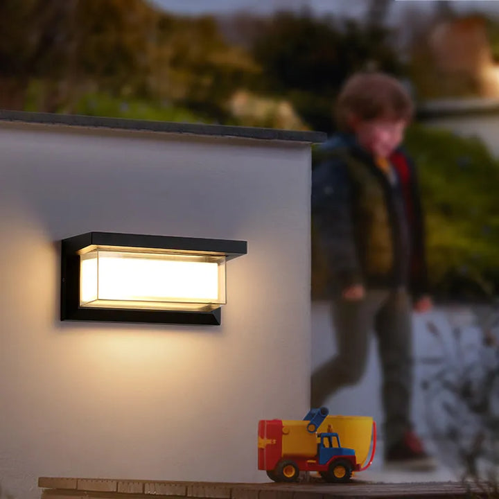 Modern outdoor wall light for garden and terrace | Bowlift