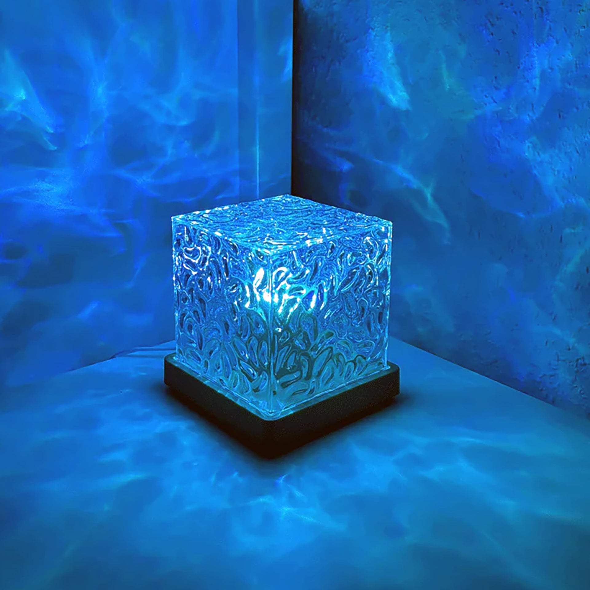BowLift | LED Table Lamp with Water Wave Effect