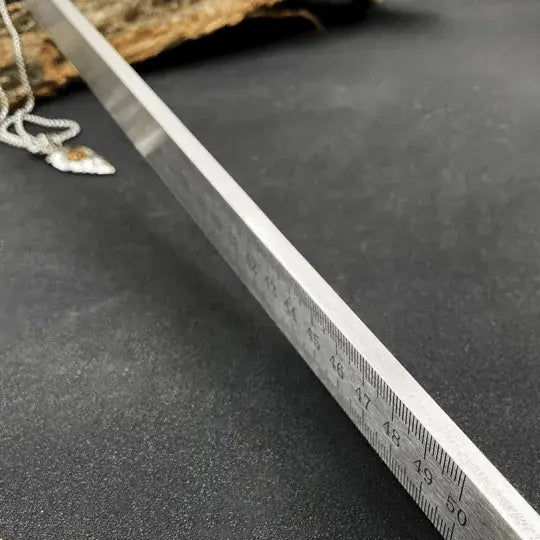 BowLift | Ruler made of hardened steel – used as an emergency tool