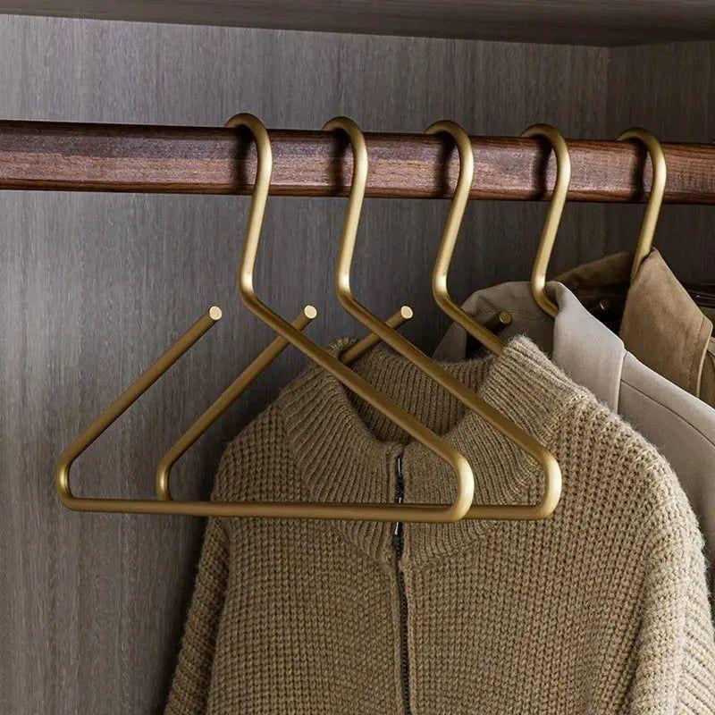 BowLift | Luxury suit matte clothing hanger set 4 plus 1