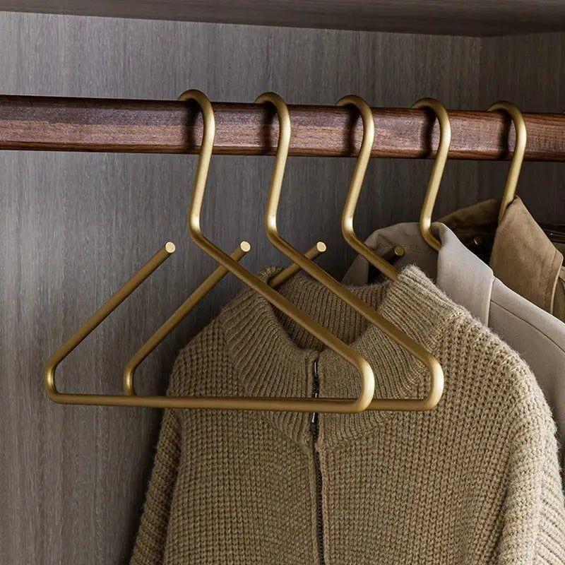 BowLift | Luxury suit matte clothing hanger set 4 plus 1