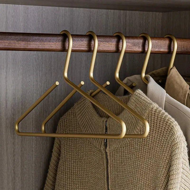 BowLift | Luxury suit matte clothing hanger set 4 plus 1