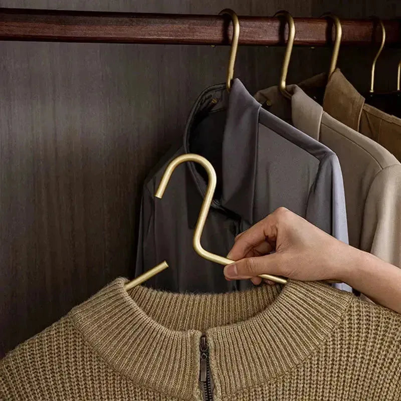 BowLift | Luxury suit matte clothing hanger set 4 plus 1