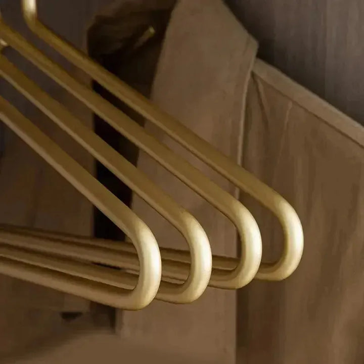 BowLift | Luxury suit matte clothing hanger set 4 plus 1