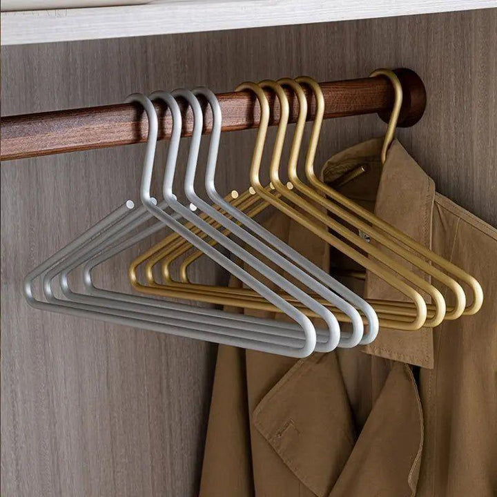 BowLift | Luxury suit matte clothing hanger set 4 plus 1