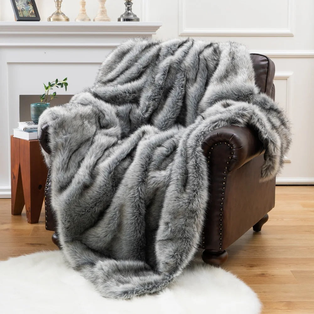BowLift | Luxurious Faux Fur Blanket | Cozy Blanket for Home