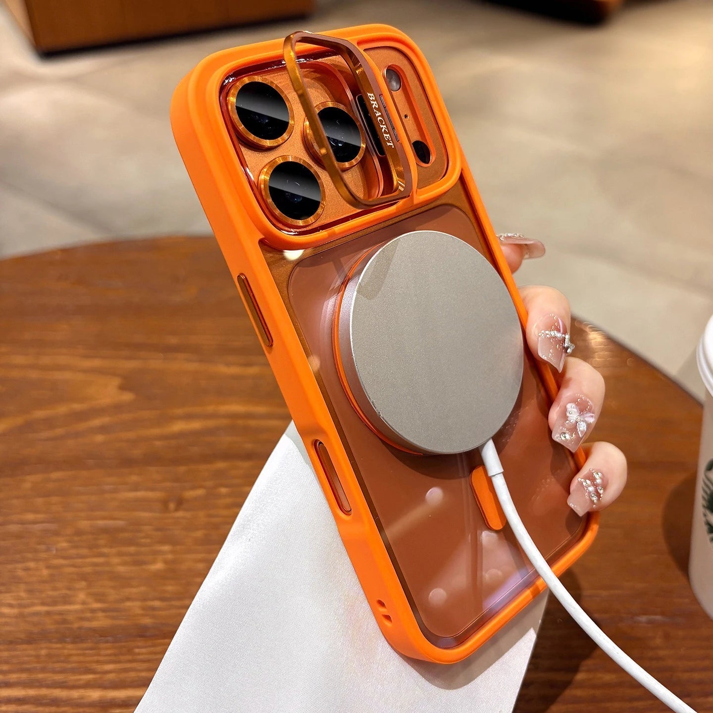 BowLift | Dirt-resistant MagSafe case with shock-absorbing corners