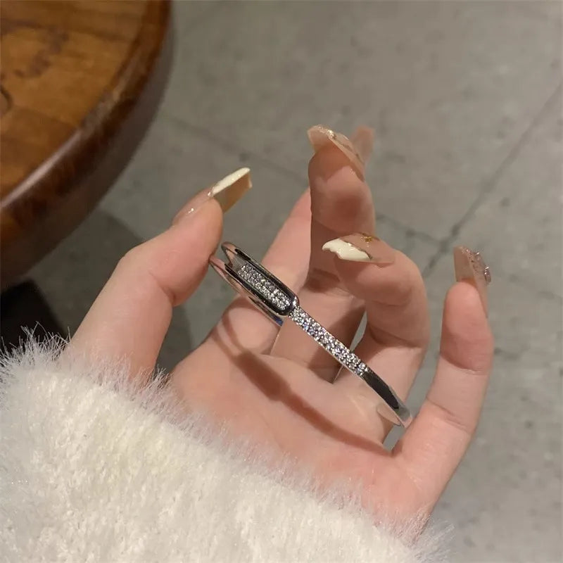 BowLift | Open bracelet made of 925 sterling silver with zirconia