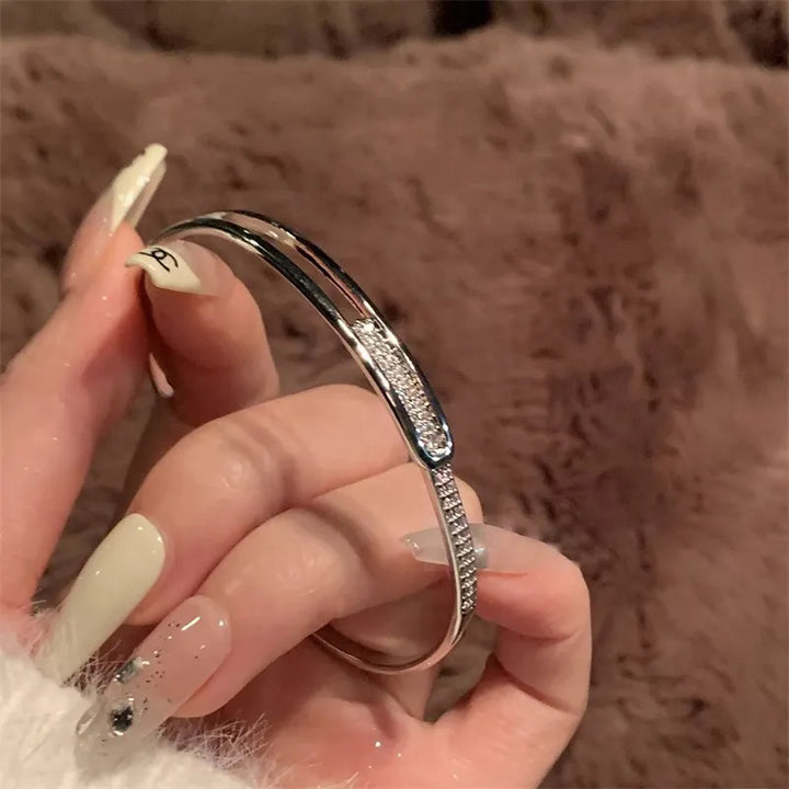 BowLift | Open bracelet made of 925 sterling silver with zirconia