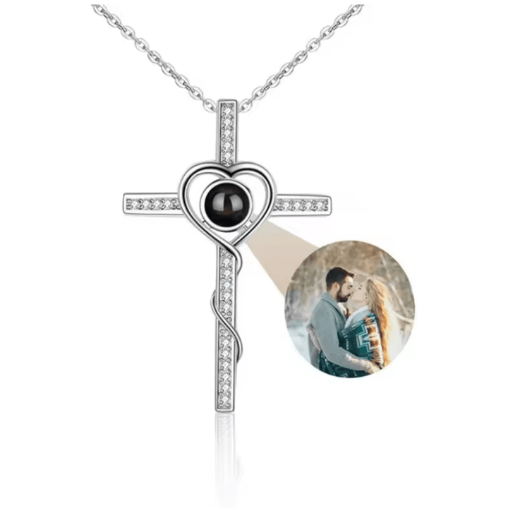 BowLift | Photo projection chain with heart pendant and engraving