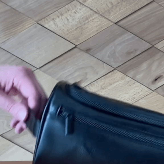 Men's travel toilet bag with hook | Bowlift