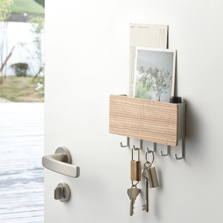 Stylish wall key holder made of wood – Space-saving storage solution | Bowlift