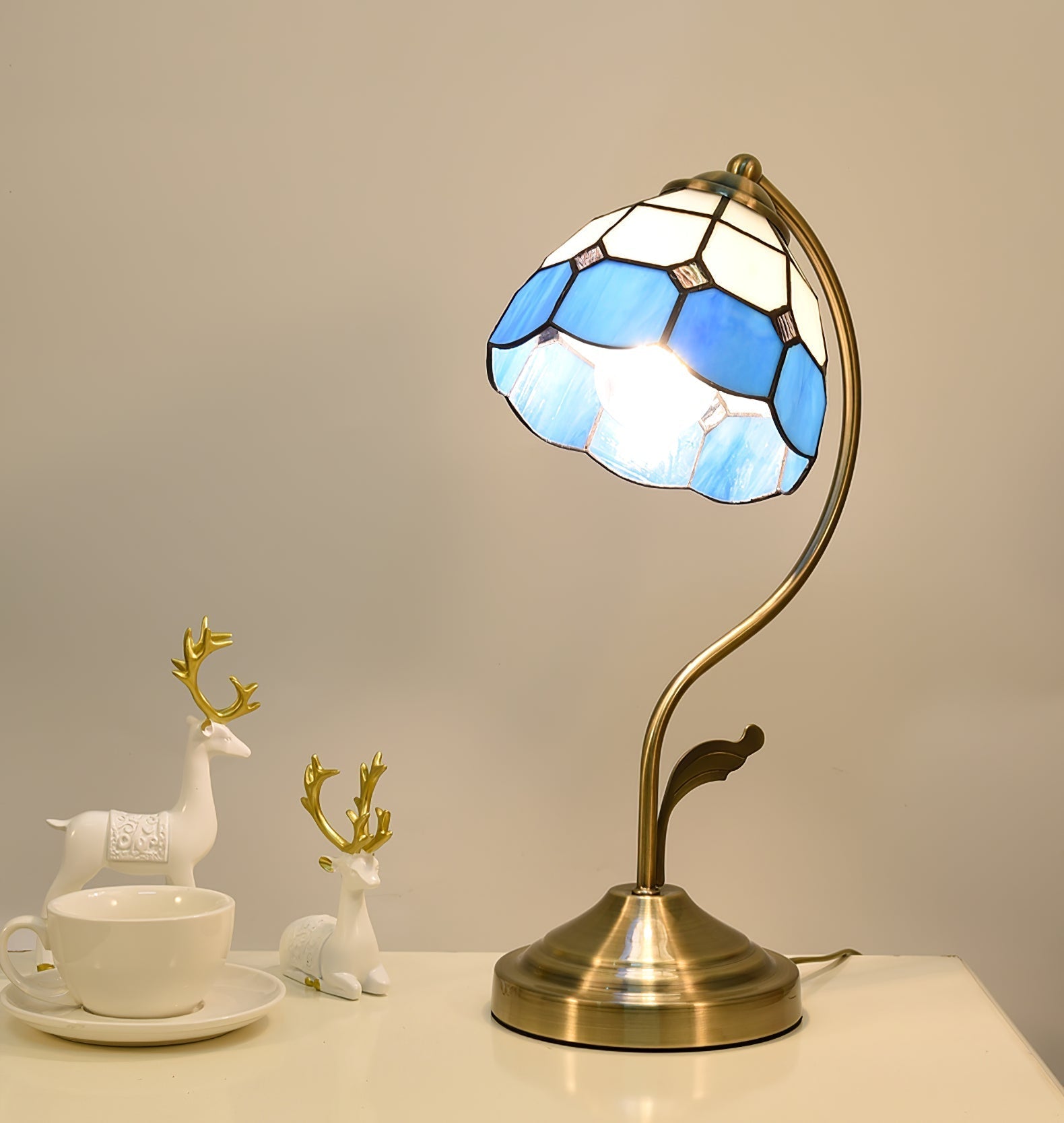 BowLift | LuxePetal – White and Blue Glass Floral Table Lamp in Gold