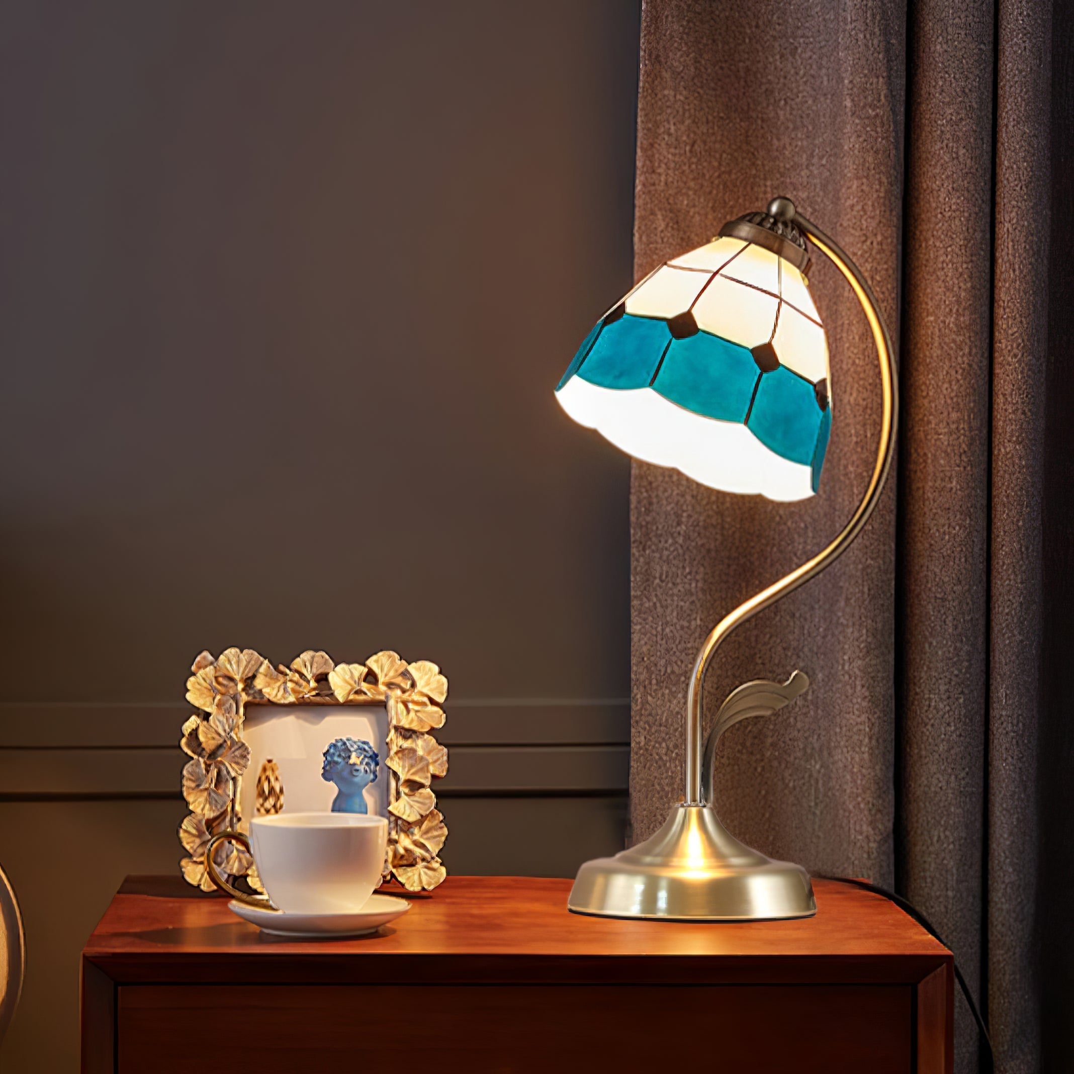 BowLift | LuxePetal – White and Blue Glass Floral Table Lamp in Gold