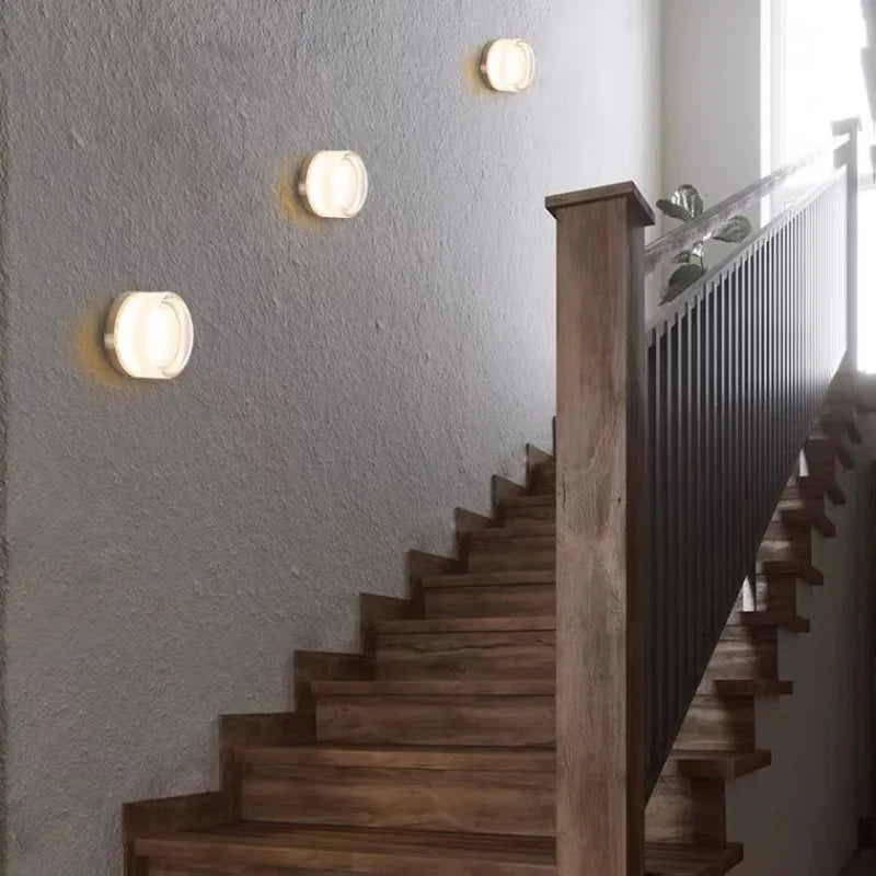 BowLift | Modern round wall lamp