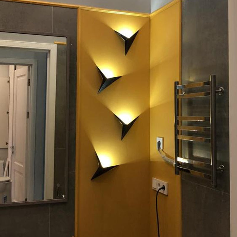 Minimalistic Triangular LED Wall Lamp | Modern Design in Bowliftack/White | Perfect for Living Room and Bathroom | Bowlift
