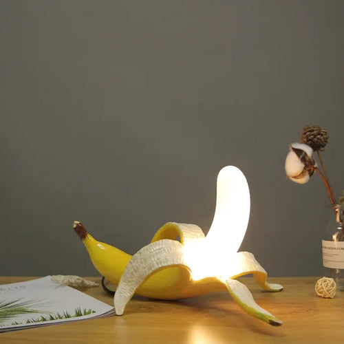 BowLift | Fashionable lamp in the shape of a banana providing fun lighting