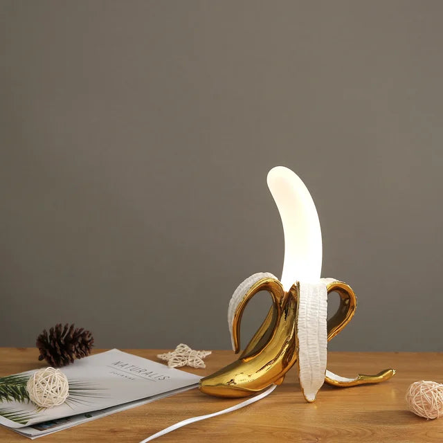 BowLift | Fashionable lamp in the shape of a banana providing fun lighting