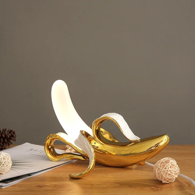 BowLift | Fashionable lamp in the shape of a banana providing fun lighting