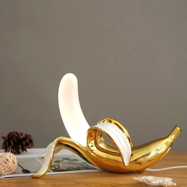 BowLift | Fashionable lamp in the shape of a banana providing fun lighting
