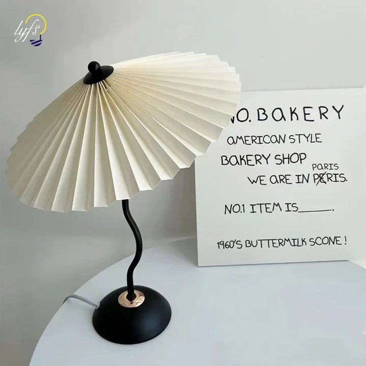 BowLift | Nightstand lamp with shade