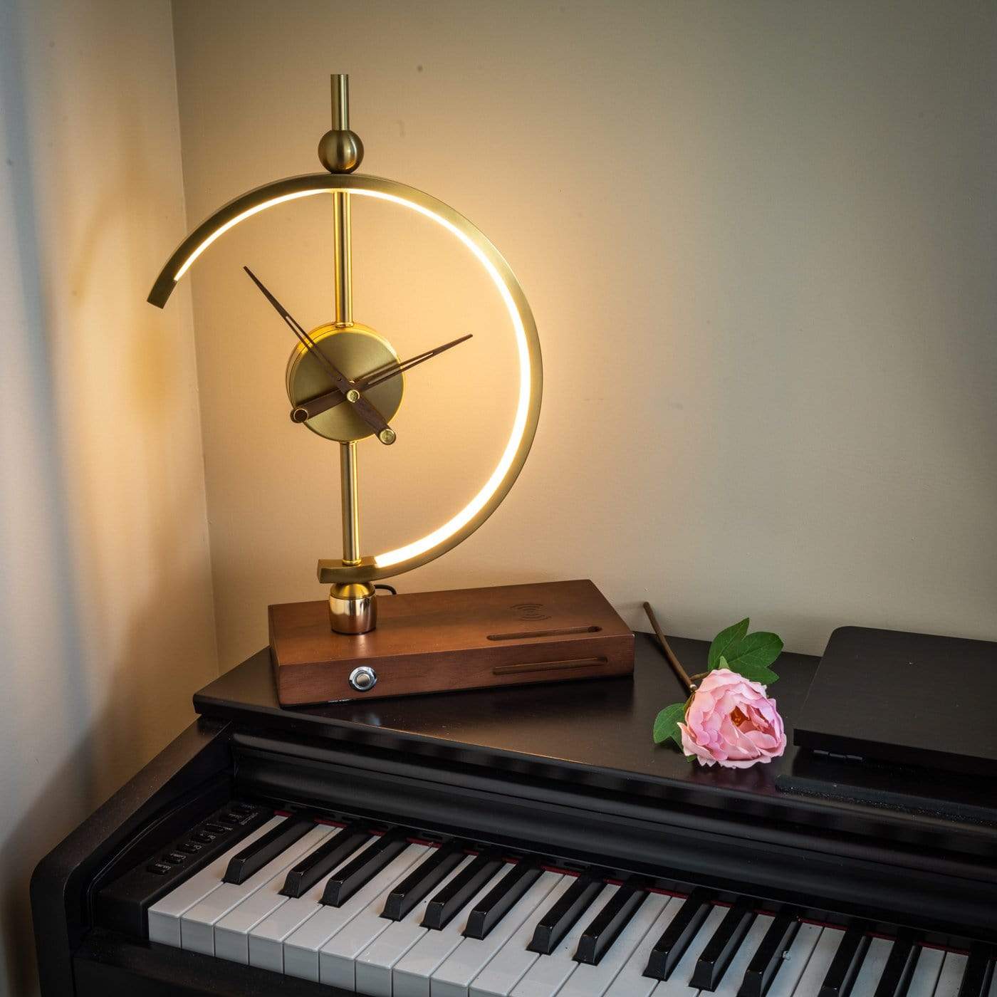 BowLift | Designer clock with LED lamp and built-in charging