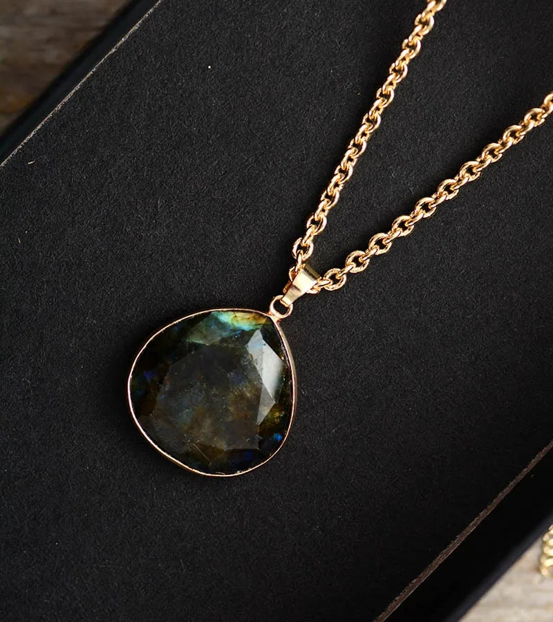 Refined Labradorite Drop Necklace with Luxury Gold Finish - Elyria Bowlift