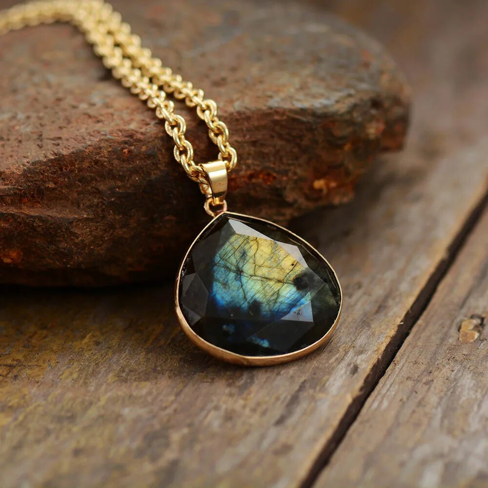 Refined Labradorite Drop Necklace with Luxury Gold Finish - Elyria Bowlift