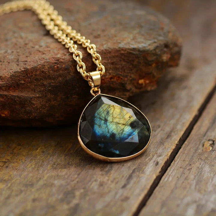 Refined Labradorite Drop Necklace with Luxury Gold Finish - Elyria Bowlift