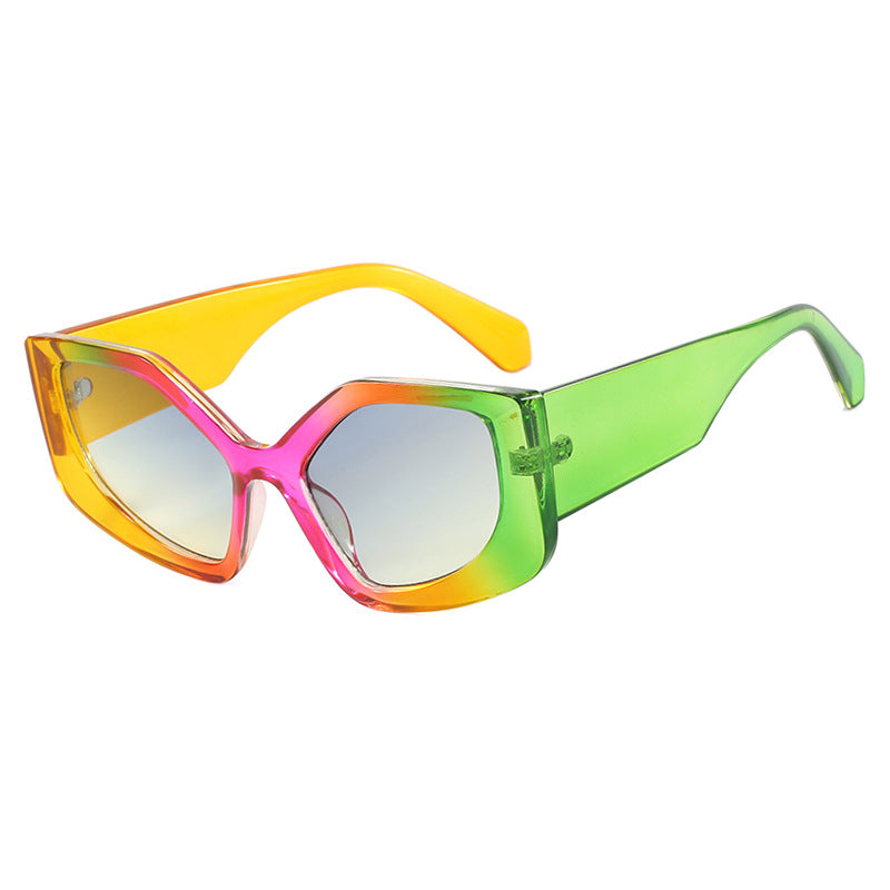 Women's striking sunglasses with oversized design and stylish gradient Bowlift