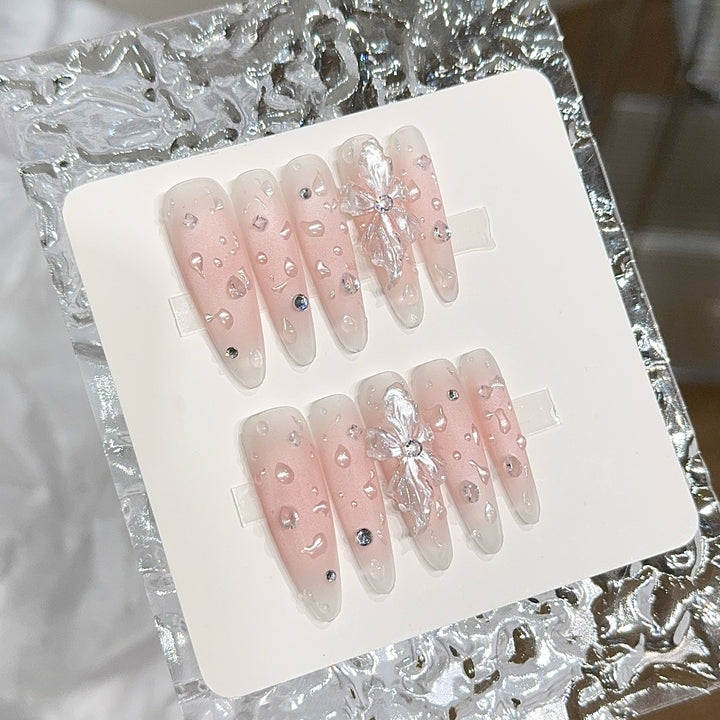Glamorous artificial nails with sparkling accents Bowlift