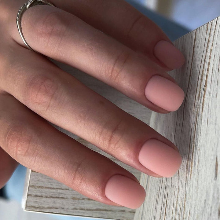 Artificial nail art with matte finish Bowlift
