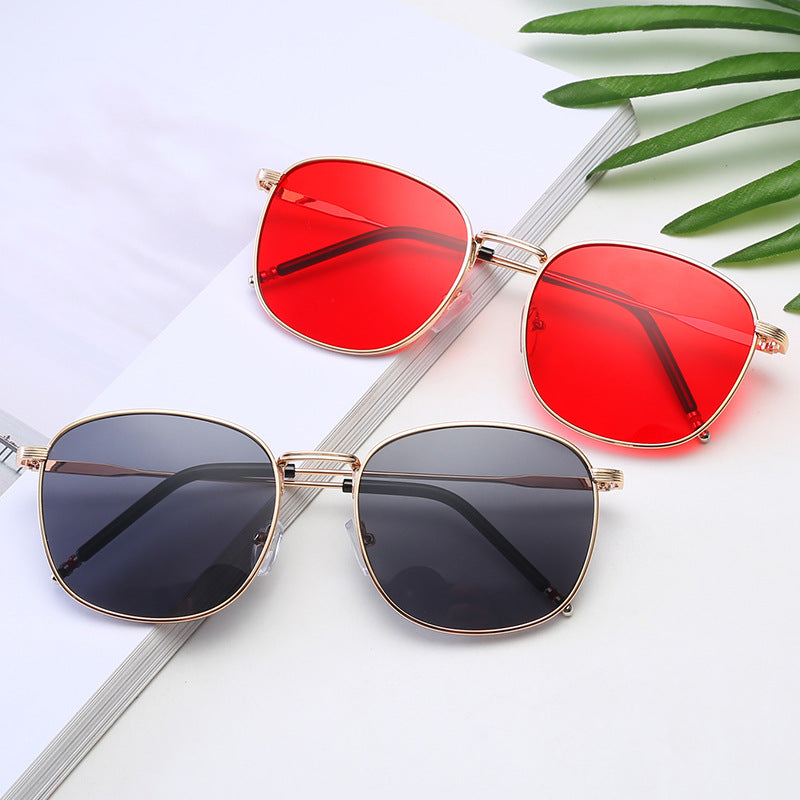 Ladies stylish oversized sunglasses with glamorous metal frame Bowlift