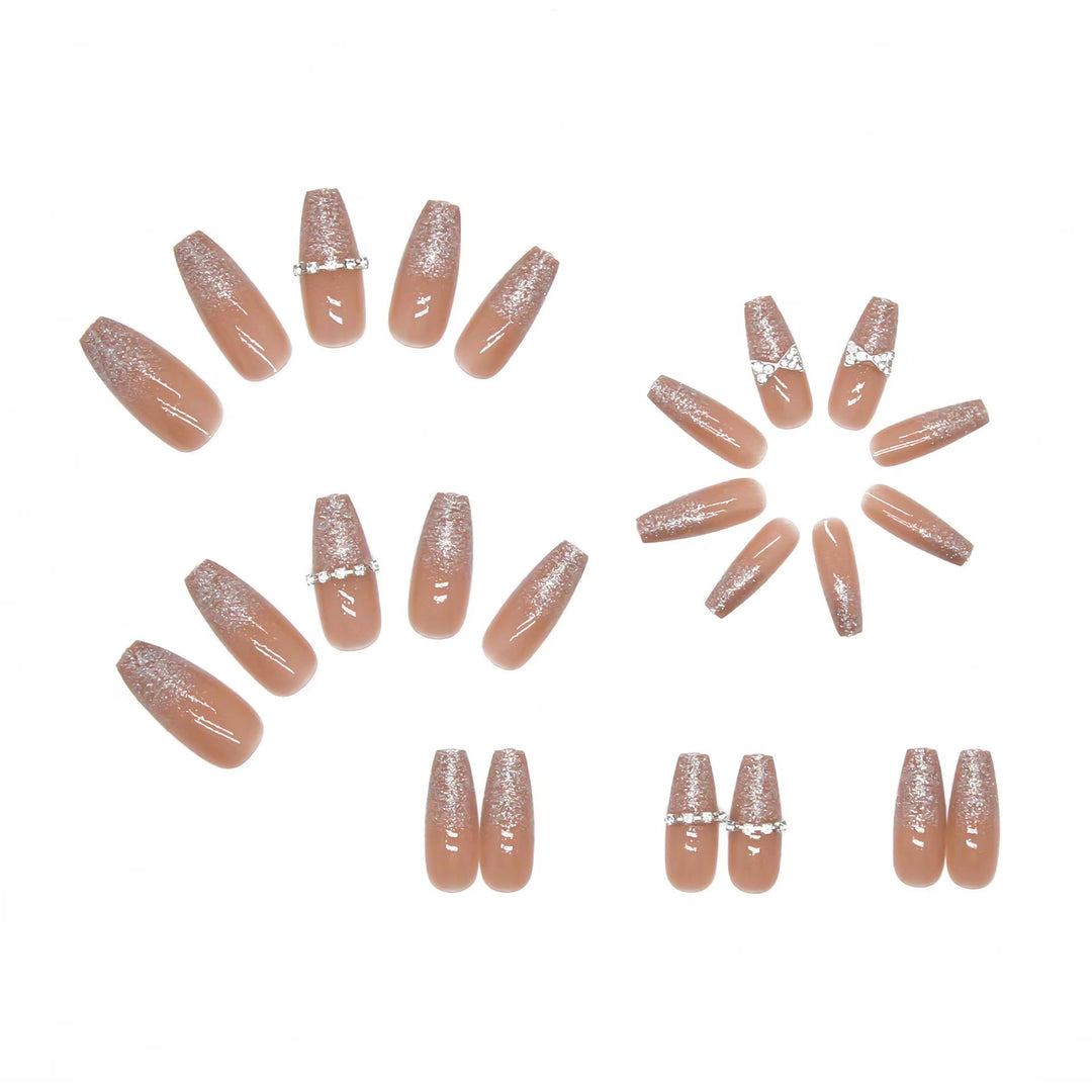 Elegant and sparkling artificial nails Bowlift
