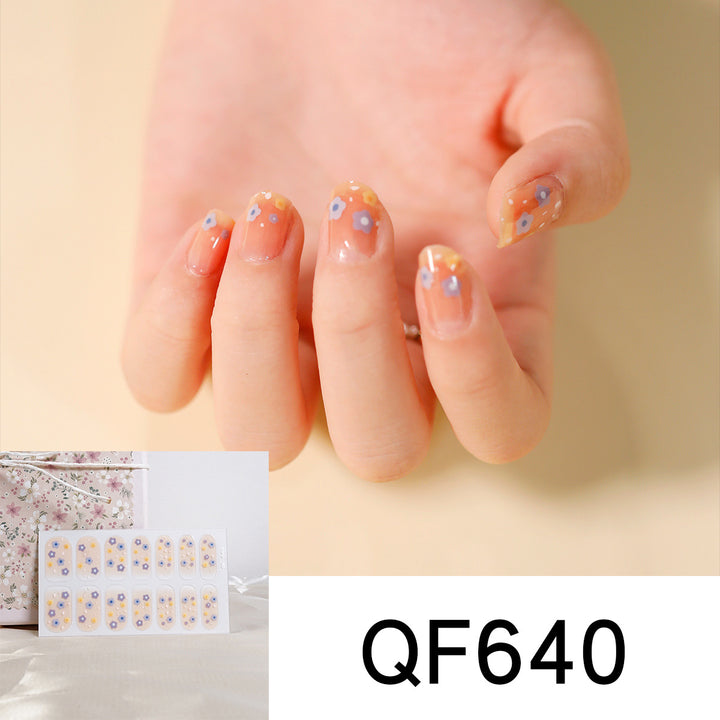 Artificial nail design with heart motif Bowlift