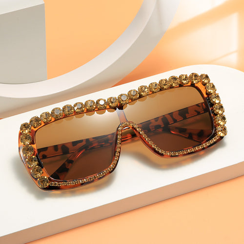 Women's extravagant sunglasses with sparkling accents Bowlift