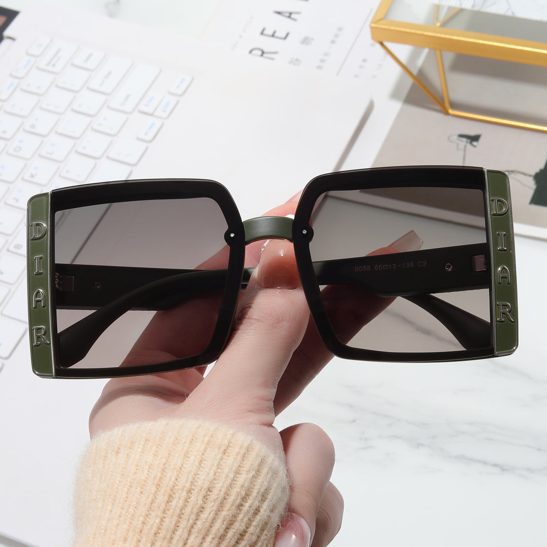 Women's sunglasses in modern square design Bowlift