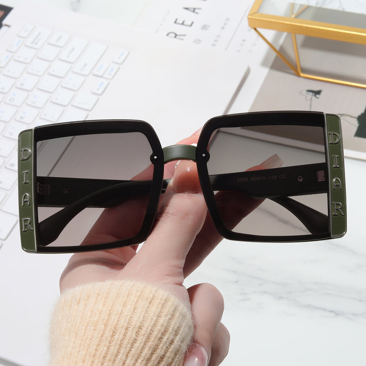 Women's sunglasses in modern square design Bowlift