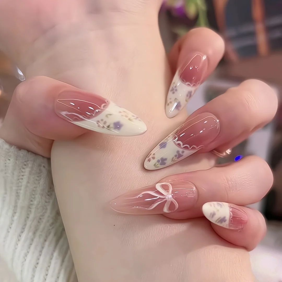 Artificial nails with floral design Bowlift