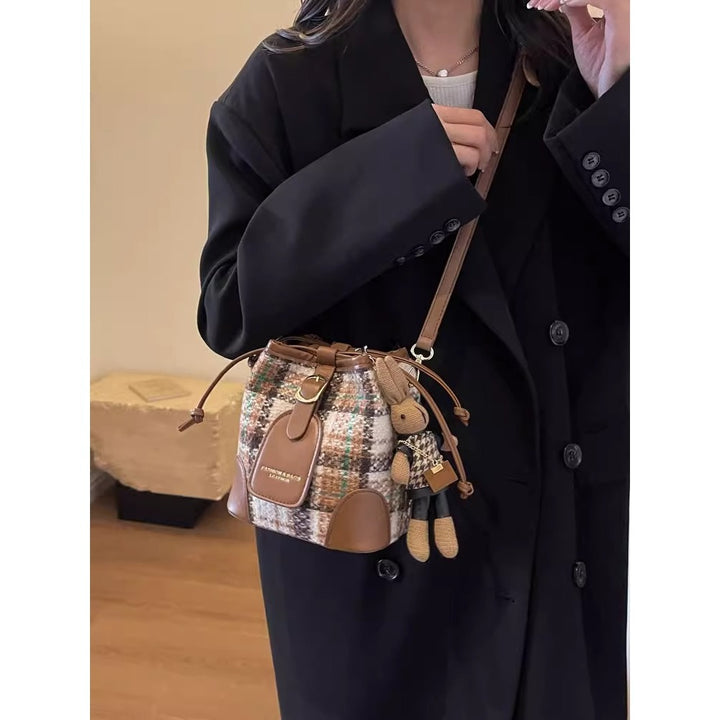 Fashionable Bucket Bag Bowlift