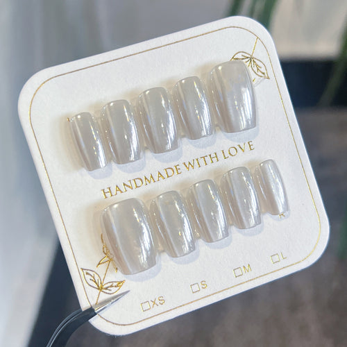 Artificial nail art with shiny surface Bowlift